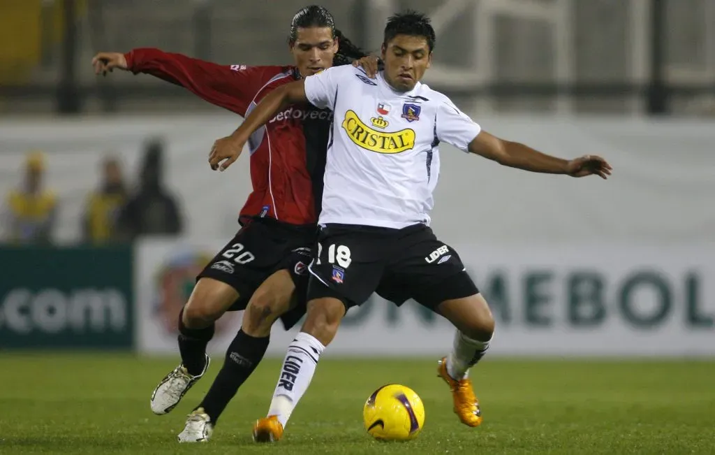 Gonzalo Jara ante Atlas de México por la Copa Libertadores. (ANDRES PINA/PHOTOSPORT).