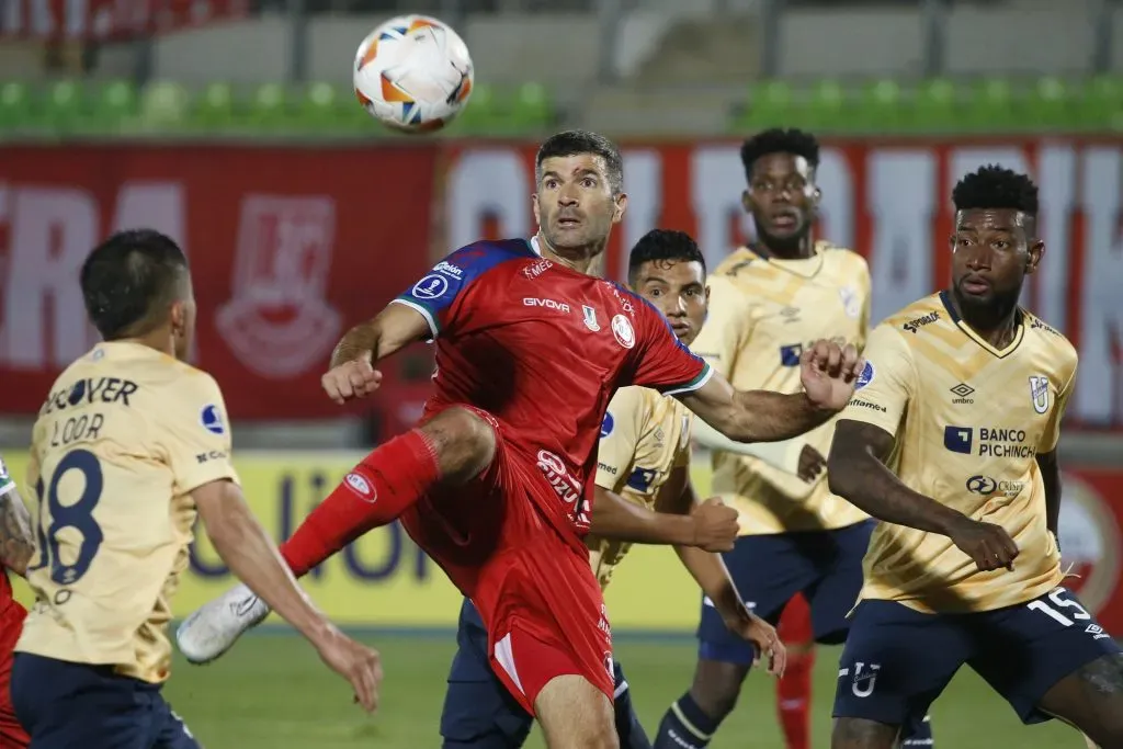 Emanuel Gigliotti no tuvo éxito para encontrar el empate en Unión La Calera. (Sebastián Cisternas/Photosport).