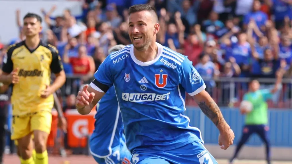 Luciano Pons marcó su primer gol por la U, pero no pudo celebrar el triunfo con la U. Foto: Photosport.