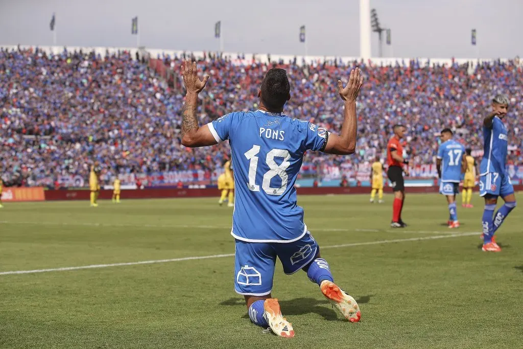 Una de las imágenes de celebración de Luciano Pons ante Coquimbo Unido. (Pepe Alvujar/Photosport).