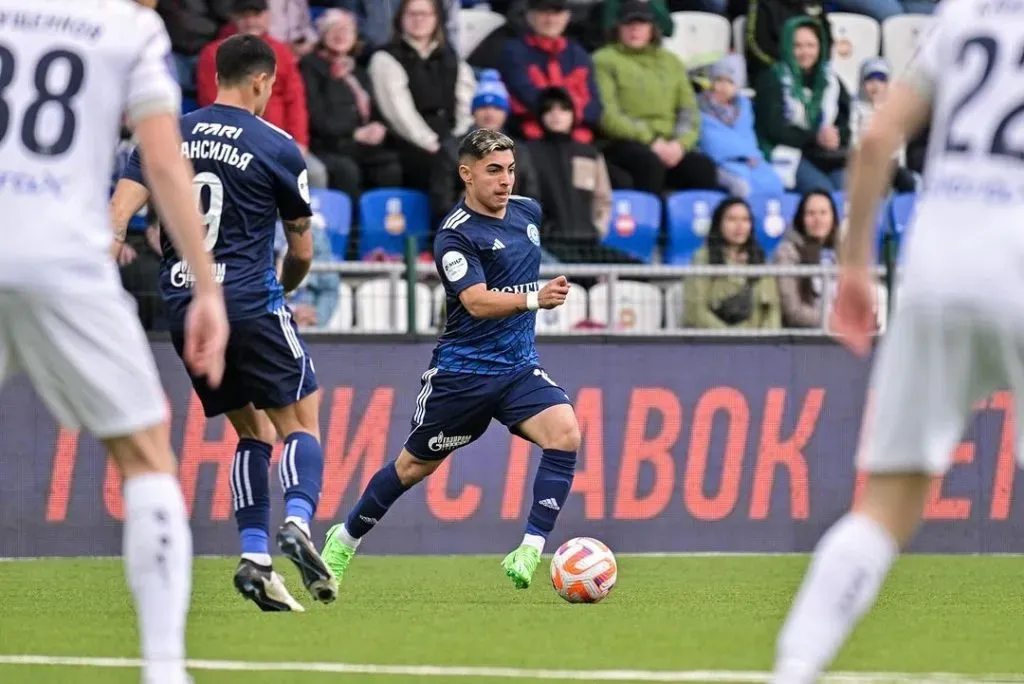 Jordhy Thompson en acción ante el Nizhny Novgorod. (Foto: Orenburg).