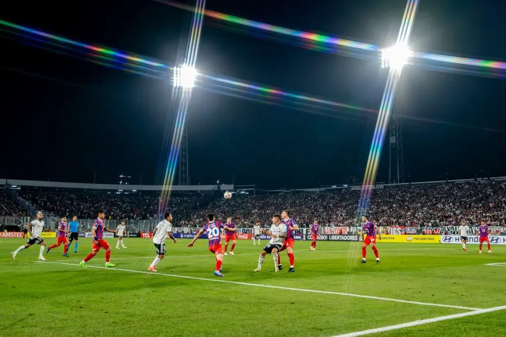 Colo Colo ante Cerro Porteño en la cancha del estadio Monumental. (Foto: Guille Salazar | RedGol).