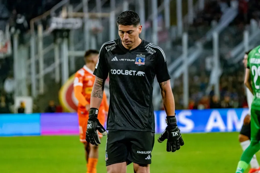 Cortés recibió roja directa y queda fuera ante la UC