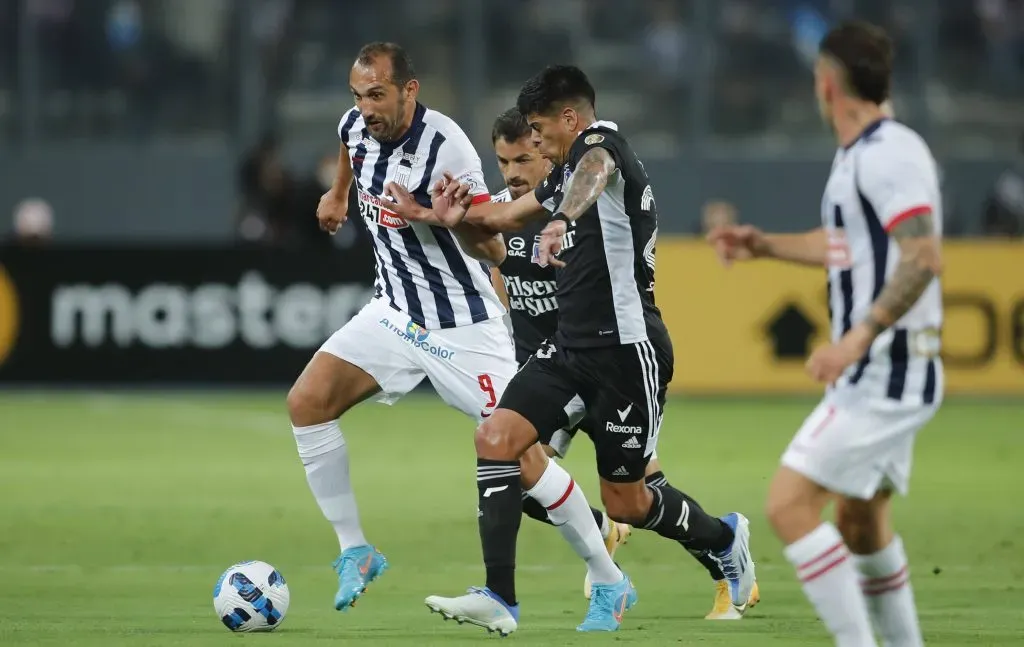 Hernán Barcos contra Colo Colo en 2022. Foto: Imago