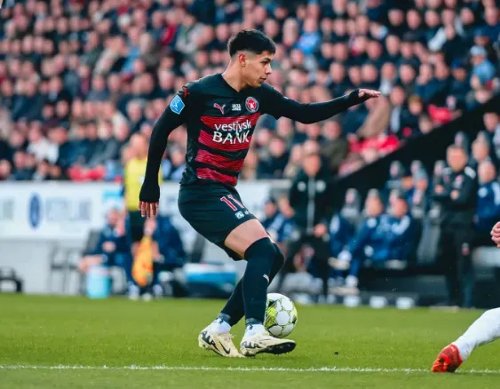 Darío Osorio en acción ante el Copenhague. (Foto: Midtjylland FC).