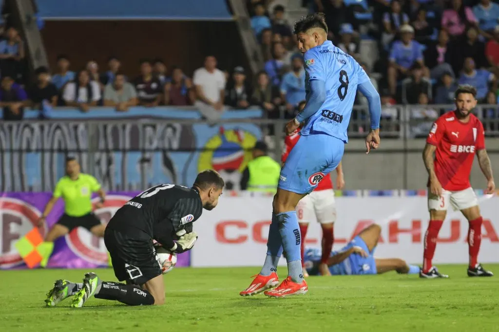 Thomas Gillier en acción ante Deportes Iquique. (Johan Berna/Photosport).