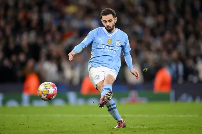 Bernardo Silva erró el penal que marcó la eliminación del Manchester City en la Champions. | Foto: Getty Images.