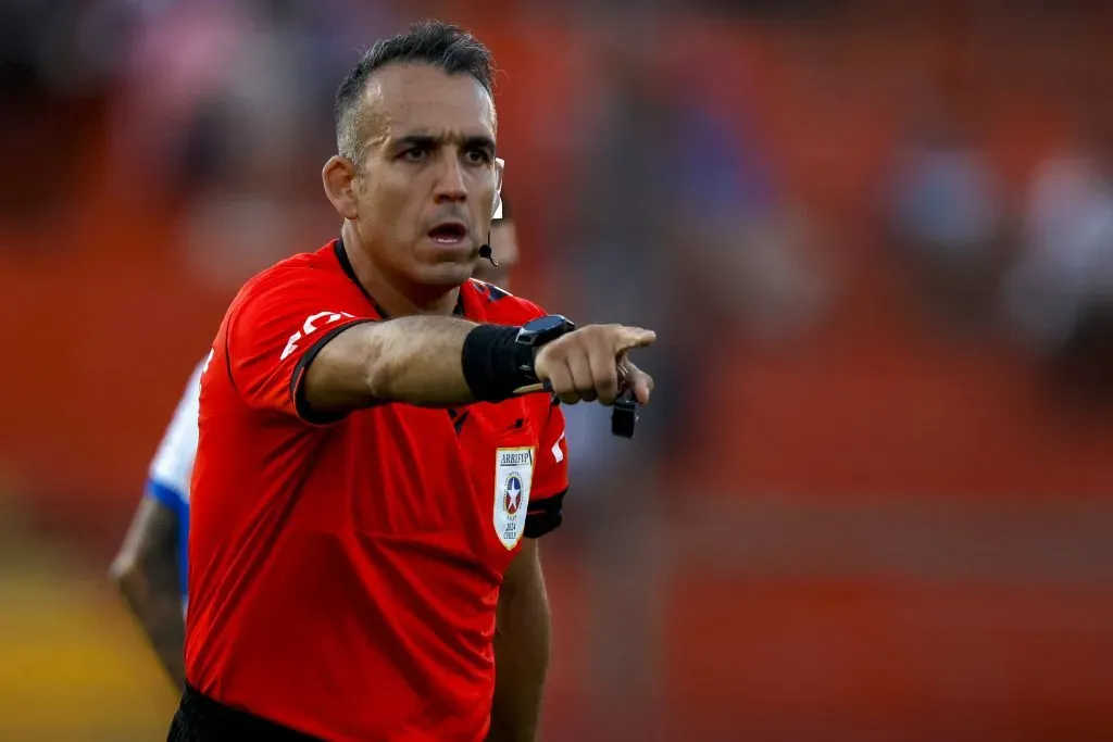 Héctor Jona será el árbitro del clásico entre la UC y Colo Colo | Photosport