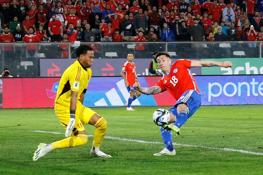 Pedro Gallese en acción ante la Roja. (Dragomir Yankovic/Photosport).