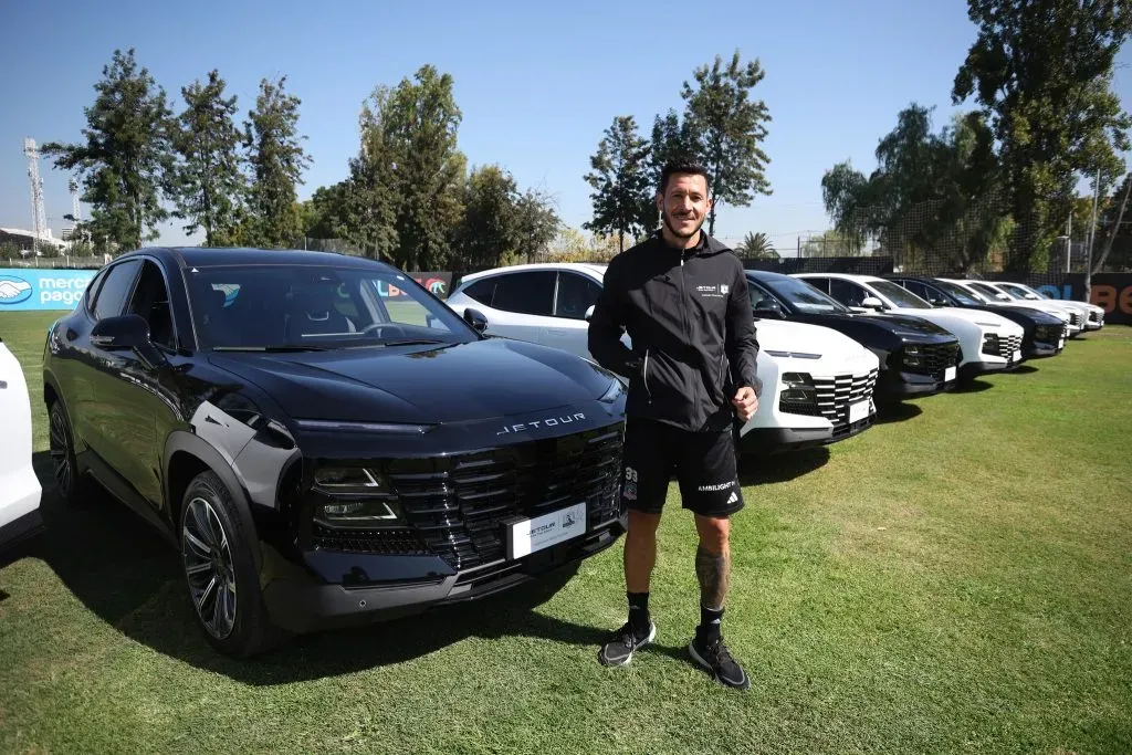 Todo el plantel del Cacique recibió un auto de unos 22 millones de pesos chileno. | Foto: Colo Colo.