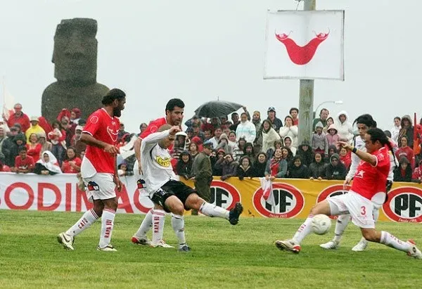 El recuerdo del partido de Colo Colo contra la selección de Rapa Nui. Foto: Archivo.