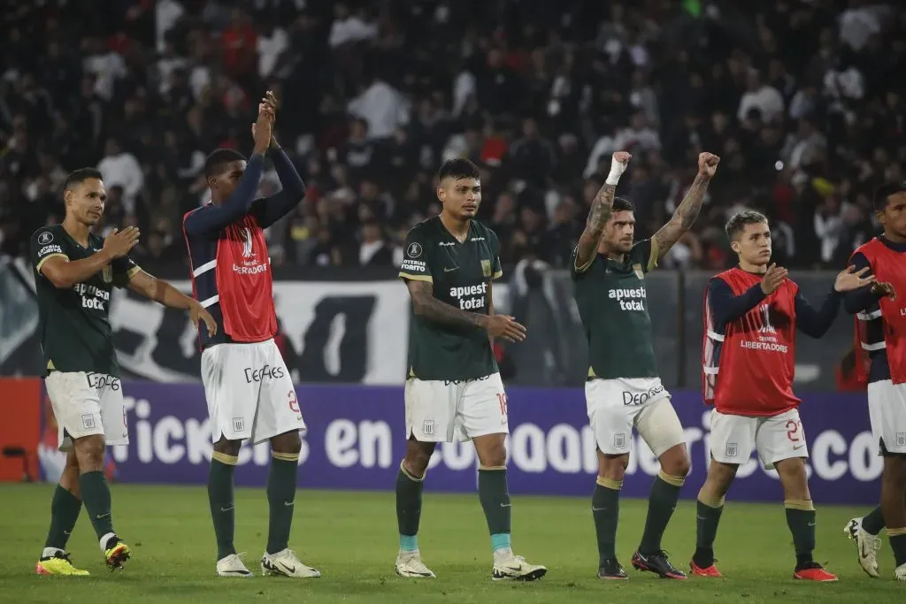 Alianza Lima terminó festejando el empate sin goles ante Colo Colo. | Foto: Photosport.