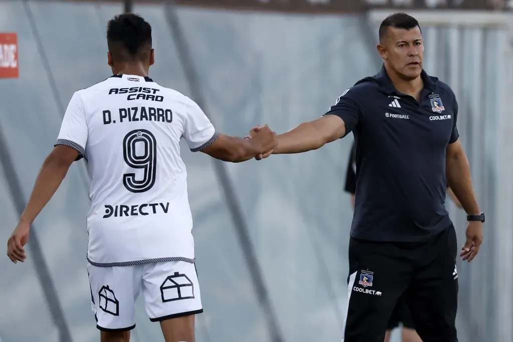 Damián Pizarro todavía no le da un solo gol al Colo Colo de Jorge Almirón. | Foto: Photosport.