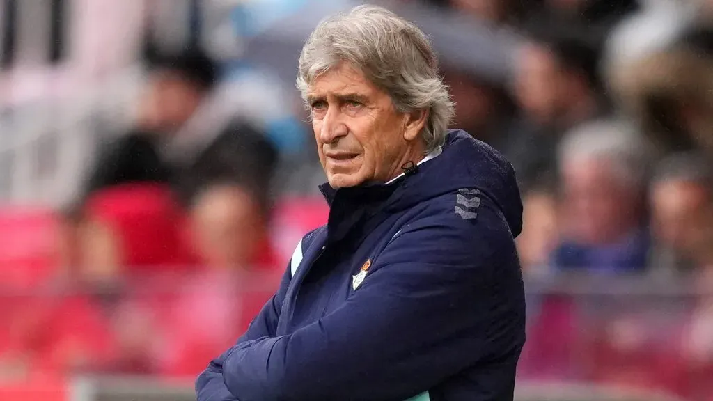 Manuel Pellegrini ha tenido opciones para dejar el Betis, lo que tiene preocupados a sus hinchas. Foto: IMAGO.