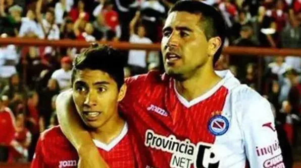 Riquelme destacó a Cabral por su talento dentro de la cancha. Foto: TYC Sports