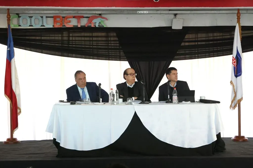 Esta mañana en el Estadio Monumental de Colo Colo se llevó a cabo la Junta Ordinaria de Accionistas de Blanco y Negro. | Foto: Photosport.