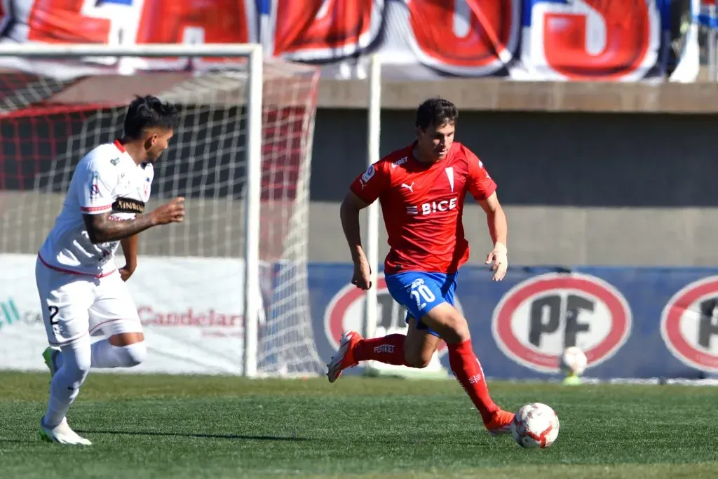 Gonzalo Tapia en acción durante el juego ante Deportes Copiapó. (Alejandro Pizarro Ubilla/Photosport).