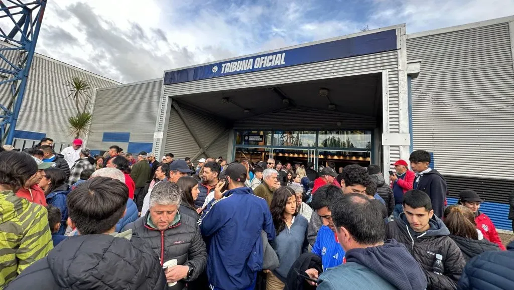 El estadio CAP fue evacuado por aviso de bomba