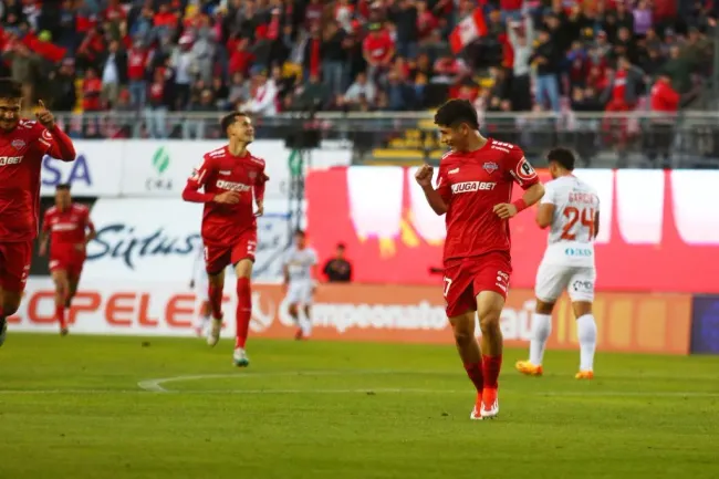 Otra imagen de la celebración de Flavio Moya en Chillán. (Mauricio Ulloa/Photosport).