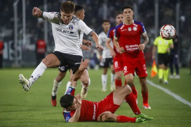 Leonardo Gil tiene contrato hasta diciembre de este 2024 en Colo Colo. | Foto: Photosport.