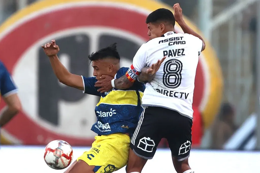 Esteban Pavez en acción ante Everton de Viña del Mar. (Dragomir Yankovic/Photosport).