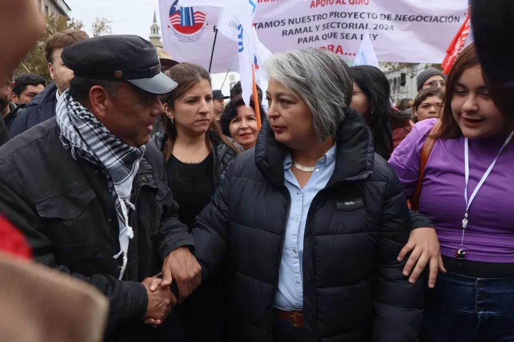 Ministra del Trabajo, Jeannette Jara, en la marcha convocada por la CUT en el Día del Trabajador (2024).