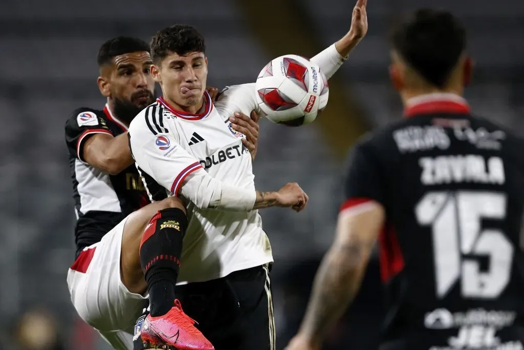 Alexander Oroz alista su regreso en el Colo Colo de Jorge Almirón. | Foto: Photosport.