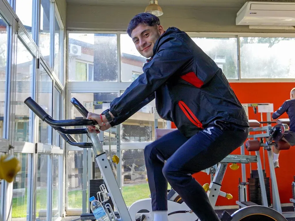 Javier Altamirano ya entrena con Estudiantes pensando en su regreso oficial a las canchas. Foto: Comunicaciones Estudiantes.