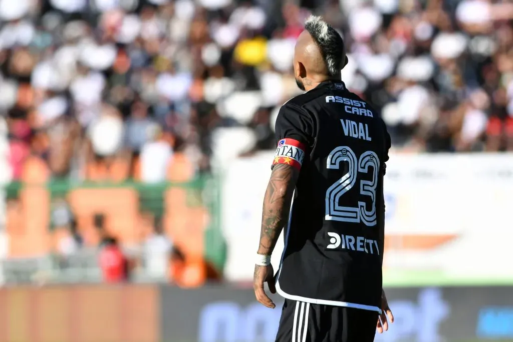 Vidal jugando en El Salvador. Foto: Alejandro Pizarro Ubilla/Photosport