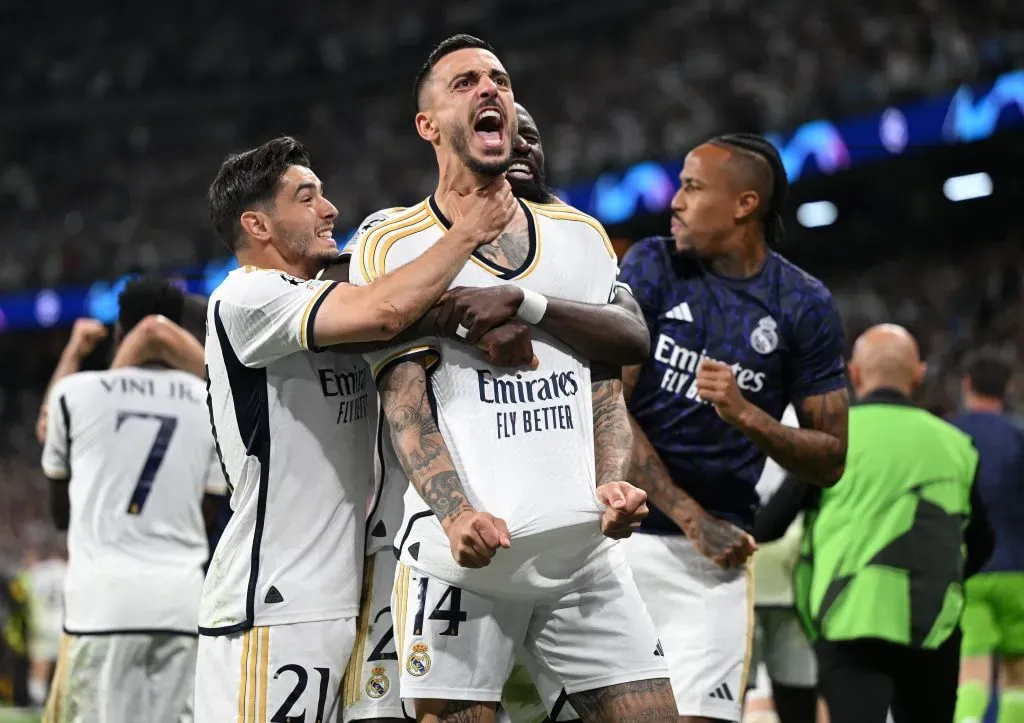 Brahim Díaz celebra con el héroe merengue. (David Ramos/Getty Images).