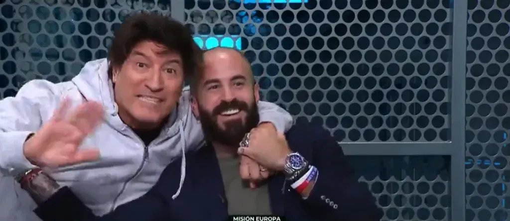 Iván Zamorano y otra imagen del momento junto a Marc Crosas. (Captura TUDN).