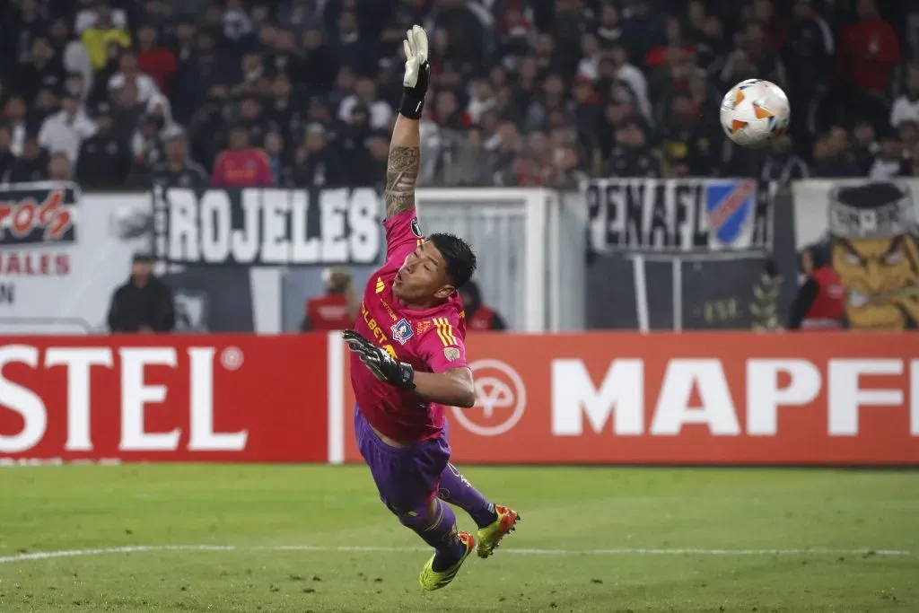 Brayan Cortés no alcanzó a detener el cabezazo de Manoel. Foto: Jonnathan Oyarzun/Photosport