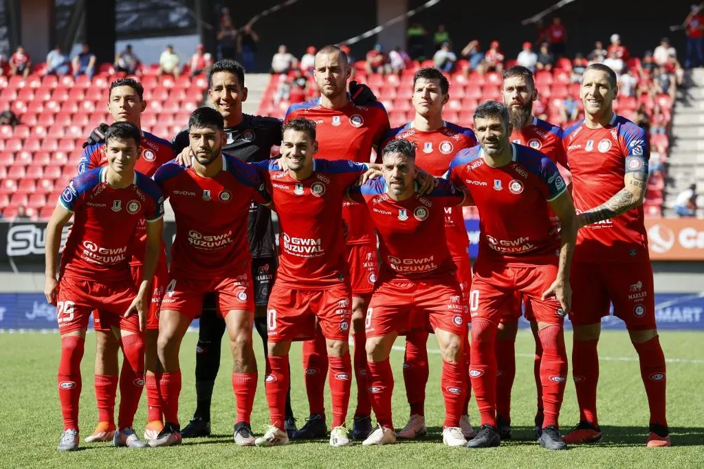 Unión La Calera marcha en el torneo penúltimo con ocho puntos. Tiene dos más que el colista Copiapó y está dos también de Cobresal, equipo que por ahora se está salvando del descenso. | Foto: Photosport.