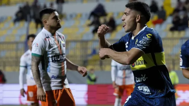 Así festejó Braian Martínez su gol para Everton. (Andrés Piña | Photosport).