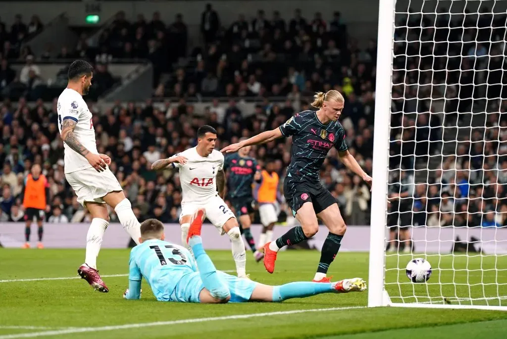Erlling Haaland abrió la cuenta y luego anotó el segundo personal para dejar al Manchester City a nada del tetracampeonato de Premier League. Foto: IMAGO.