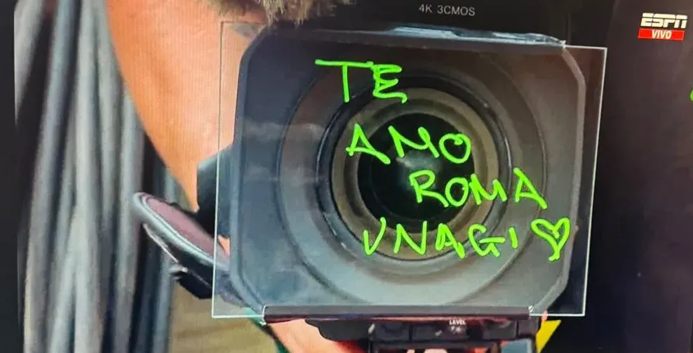 El nuevo mensaje que dejó en la cámara de TV.