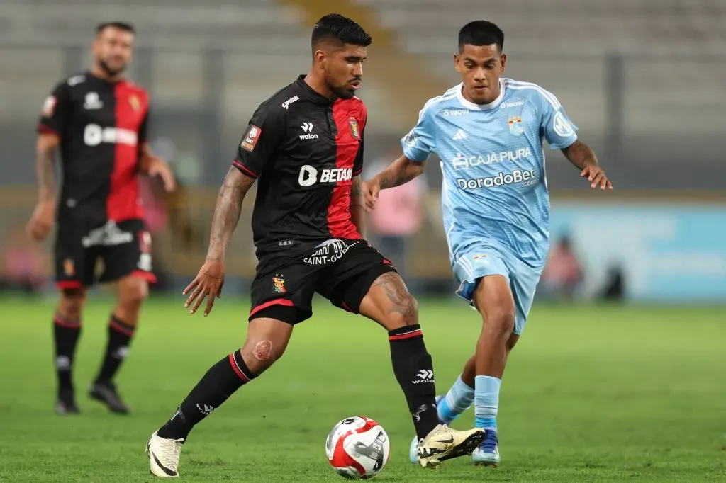Paolo Reyna en acción en el Melgar ante Sporting Cristal. (Miguel Marrufo | Imago).