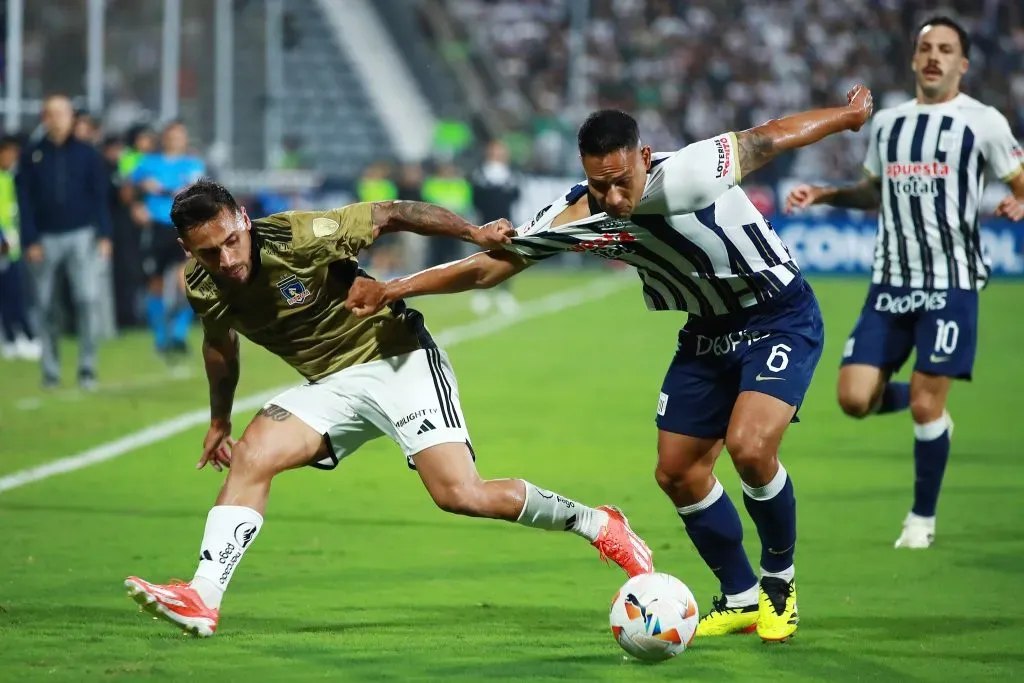 Marcos Bolados en acción ante Alianza Lima. (Daniel Apuy/Photosport).
