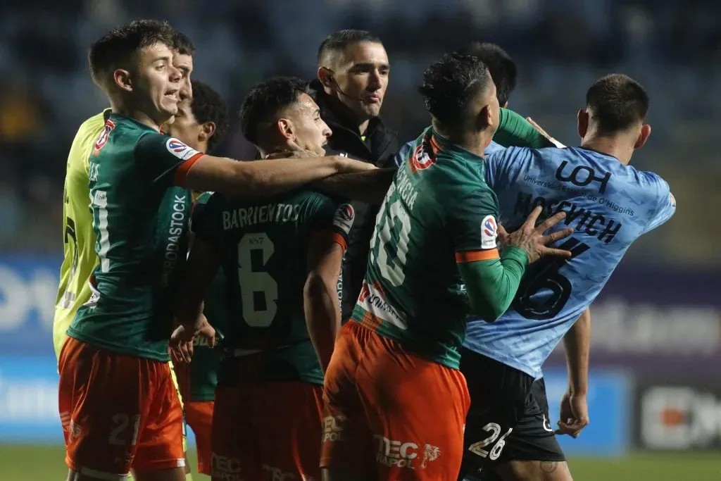 Mosevich fue sancionado por cinco fechas. (Jorge Loyola/Photosport).