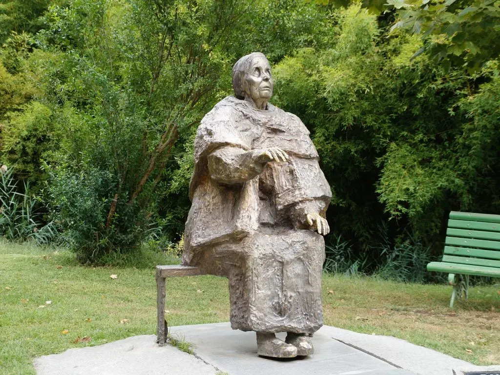 Estatua de Baba Vanga