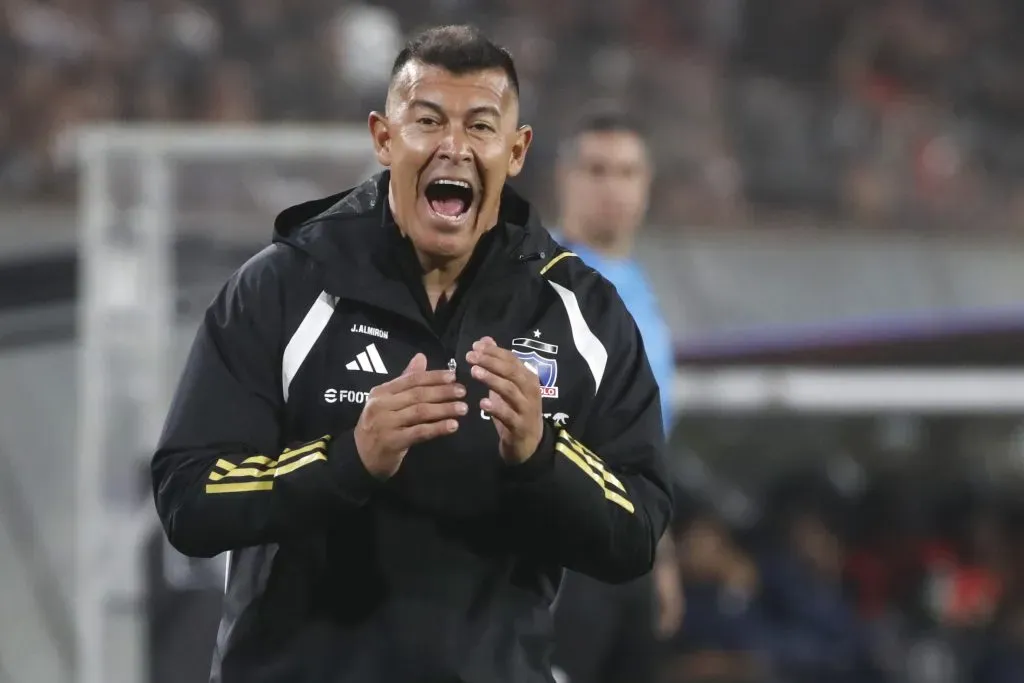 El staff técnico de Jorge Almirón también negoció su premio por objetivos en la Copa Libertadores. (Jonnathan Oyarzun/Photosport).