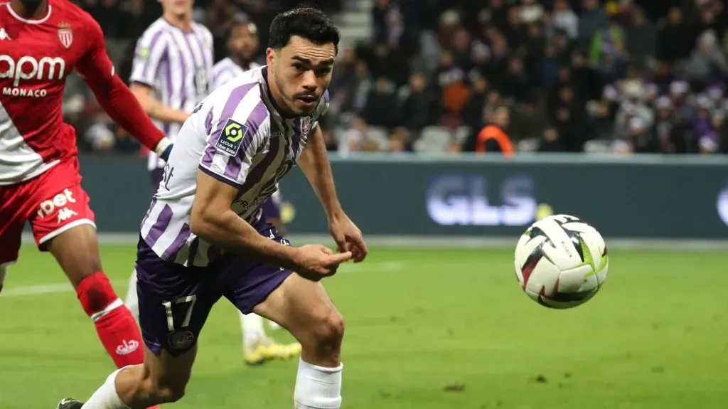 Gabriel Suazo nuevamente cumplió con una gran temporada en Toulouse y Europa se fija en él para la próxima campaña. Foto: IMAGO.