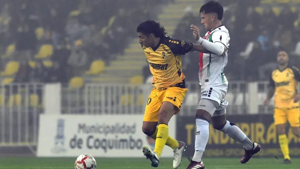 Luciano Cabral jugando por Coquimbo ante Palestino. Foto: Photosport