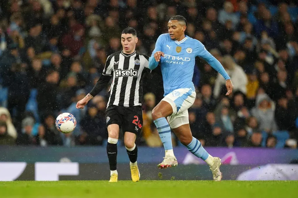 Miguel Almirón en acción ante el Manchester City. (Martin Rickett | Imago).