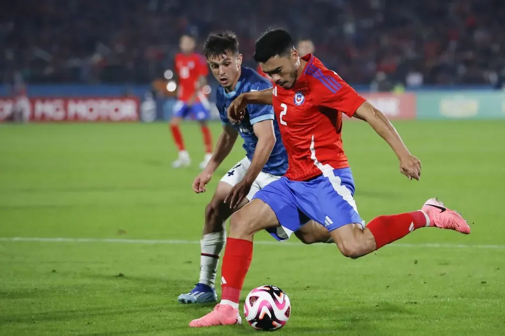 Gabriel Suazo desborda por el costado izquierdo del ataque chileno. (Felipe Zanca /Photosport).