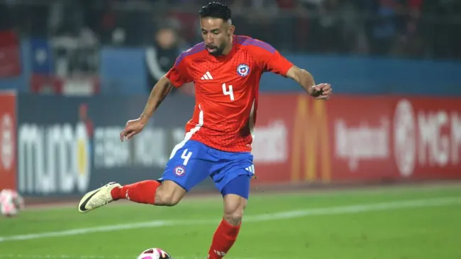 Mauricio Isla terminará la Copa América 2024 con la Roja y será nuevo jugador de Colo Colo. | Foto: Photosport.