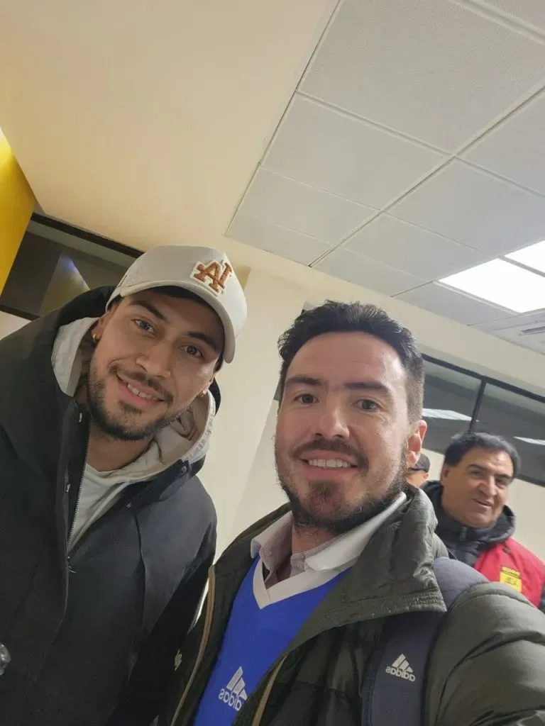 Emmanuel Ojeda compartió con los hinchas en el último partido de U de Chile en el Estadio Nacional.