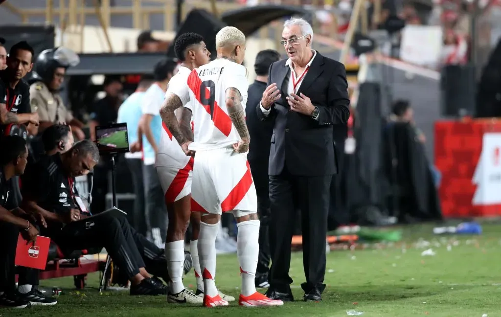 Fossati quiere llevar lejos a Perú. (Photo by Raul Sifuentes/Getty Images)