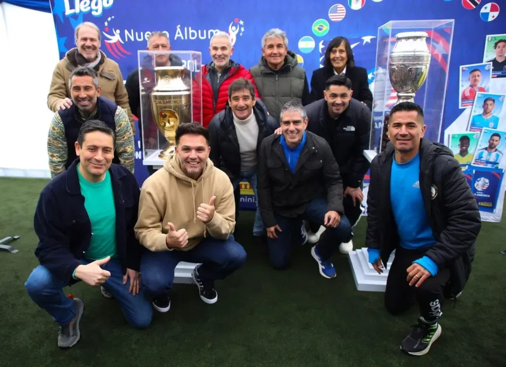 Borghi junto a ex jugadores en la Cambiatón realizada en La Reina