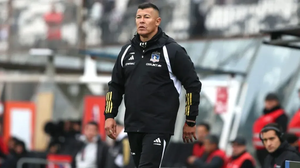 Jorge Almirón quiere un 9 goleador. Foto: Photosport